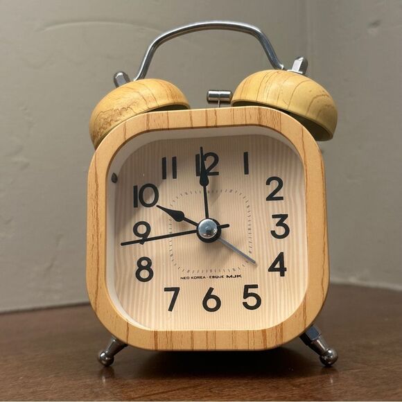 Wood grain standing travel alarm Clock with Vintage Charm battery clock - Picture 1 of 7